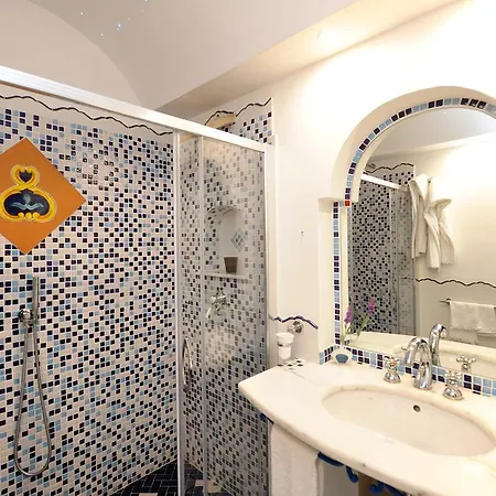 カサ コロンヌ *